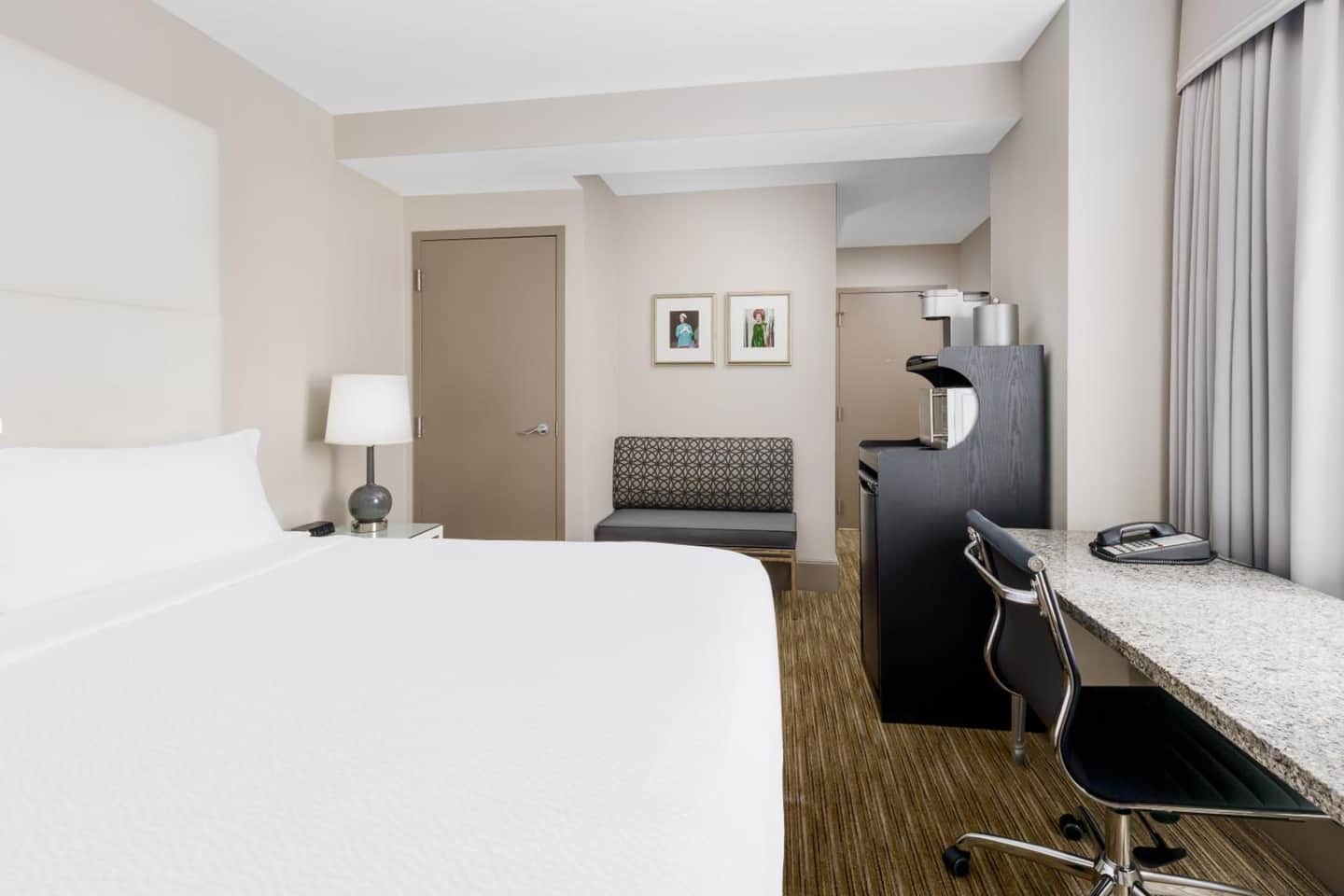 Hotel Cass, Holiday Inn Express (Chicago Magnificent Mile)