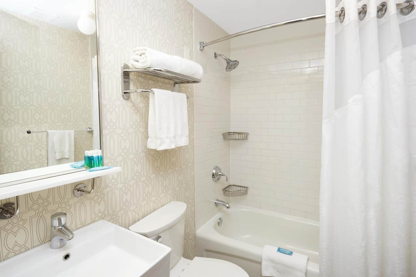 Hotel Cass, Holiday Inn Express (Chicago Magnificent Mile)
