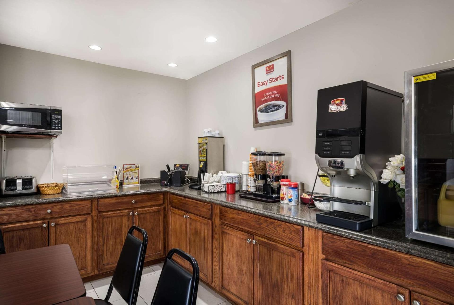 Econo Lodge Inn & Suites Canandaigua - Fingers Lake Area