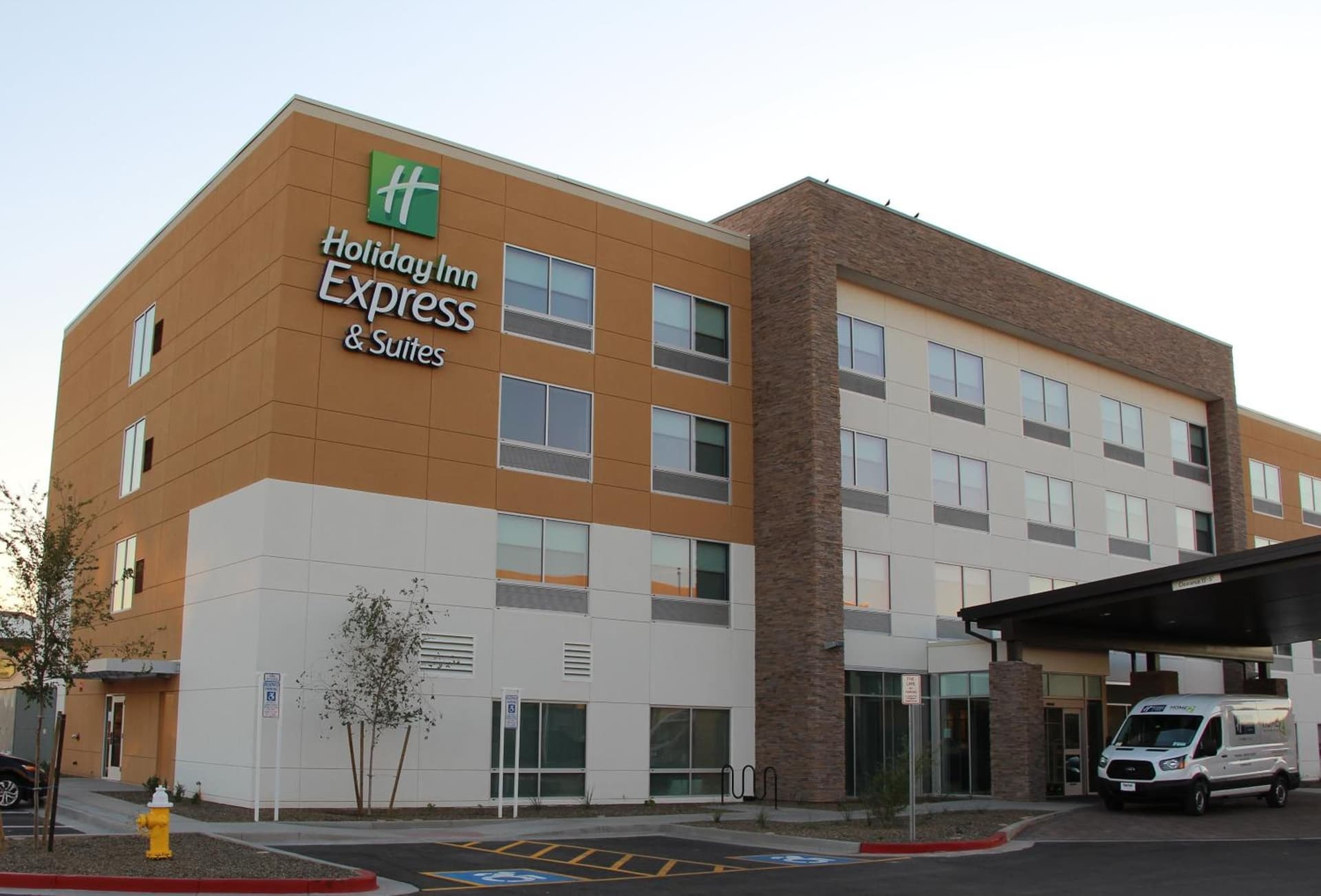 Holiday Inn Express & Suites - Phoenix - Airport North