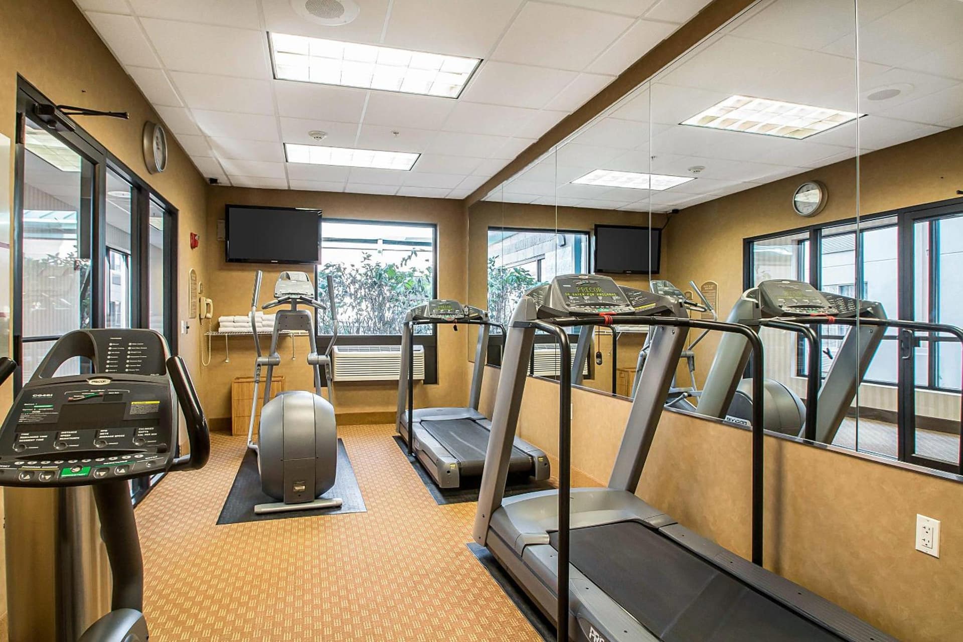 Clarion Inn Elmhurst - Oak Brook near I-88 I-290 I-294