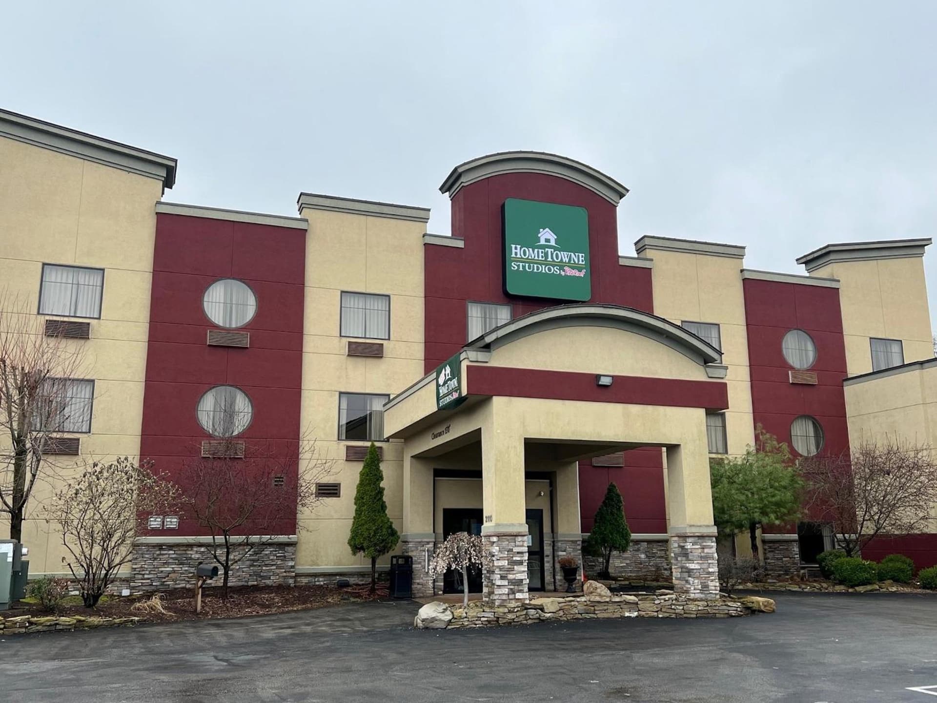 HomeTowne Studios & Suites by Red Roof Washington
