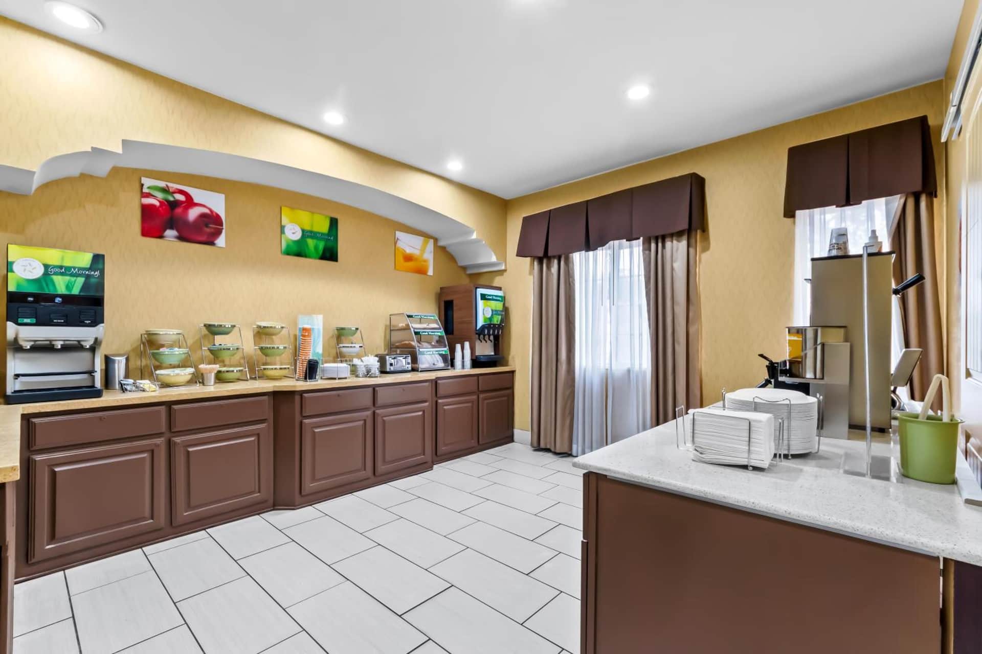 Quality Inn & Suites Airport North - Stone Oak