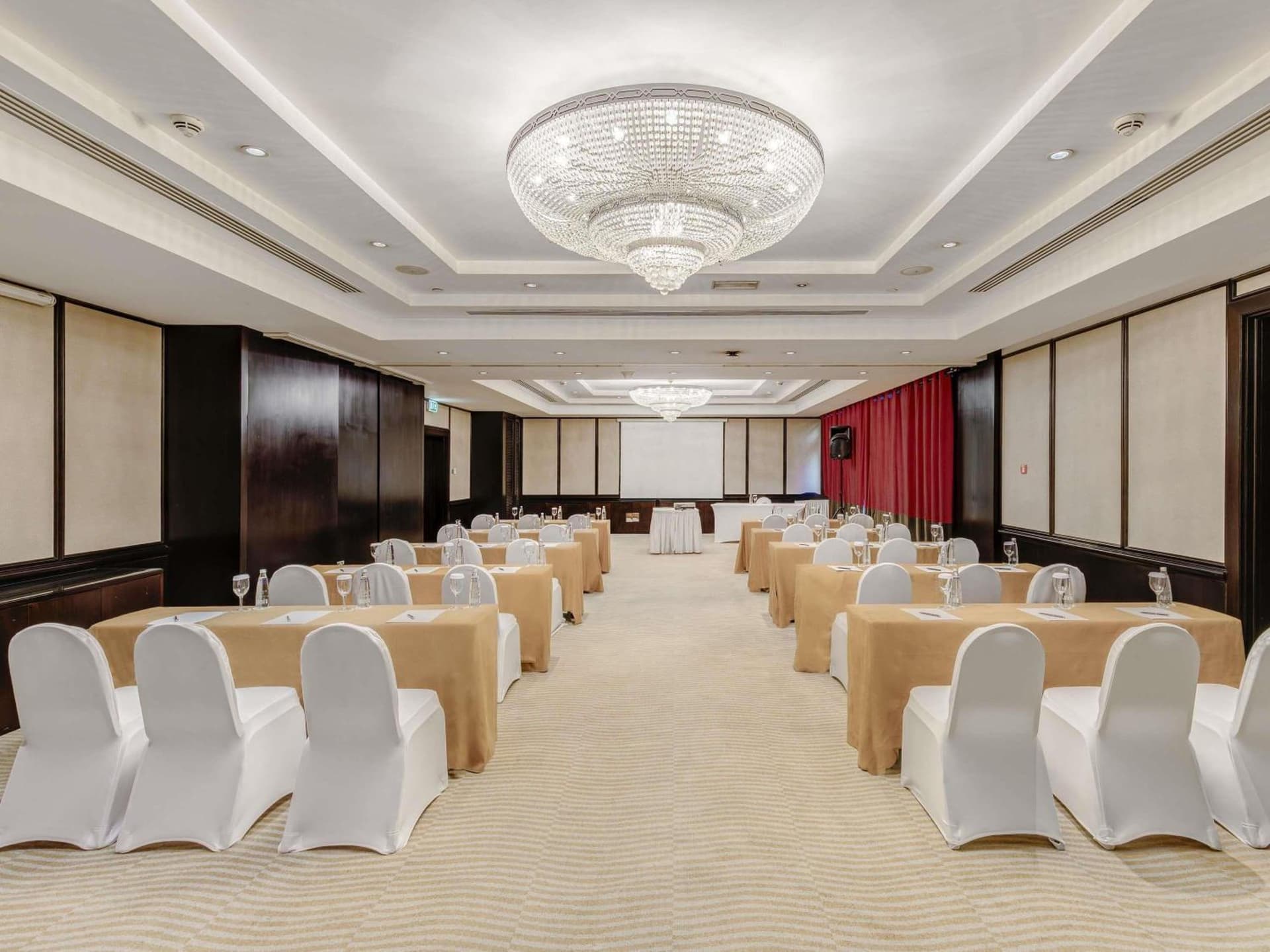 Mövenpick Grand Al Bustan Dubai