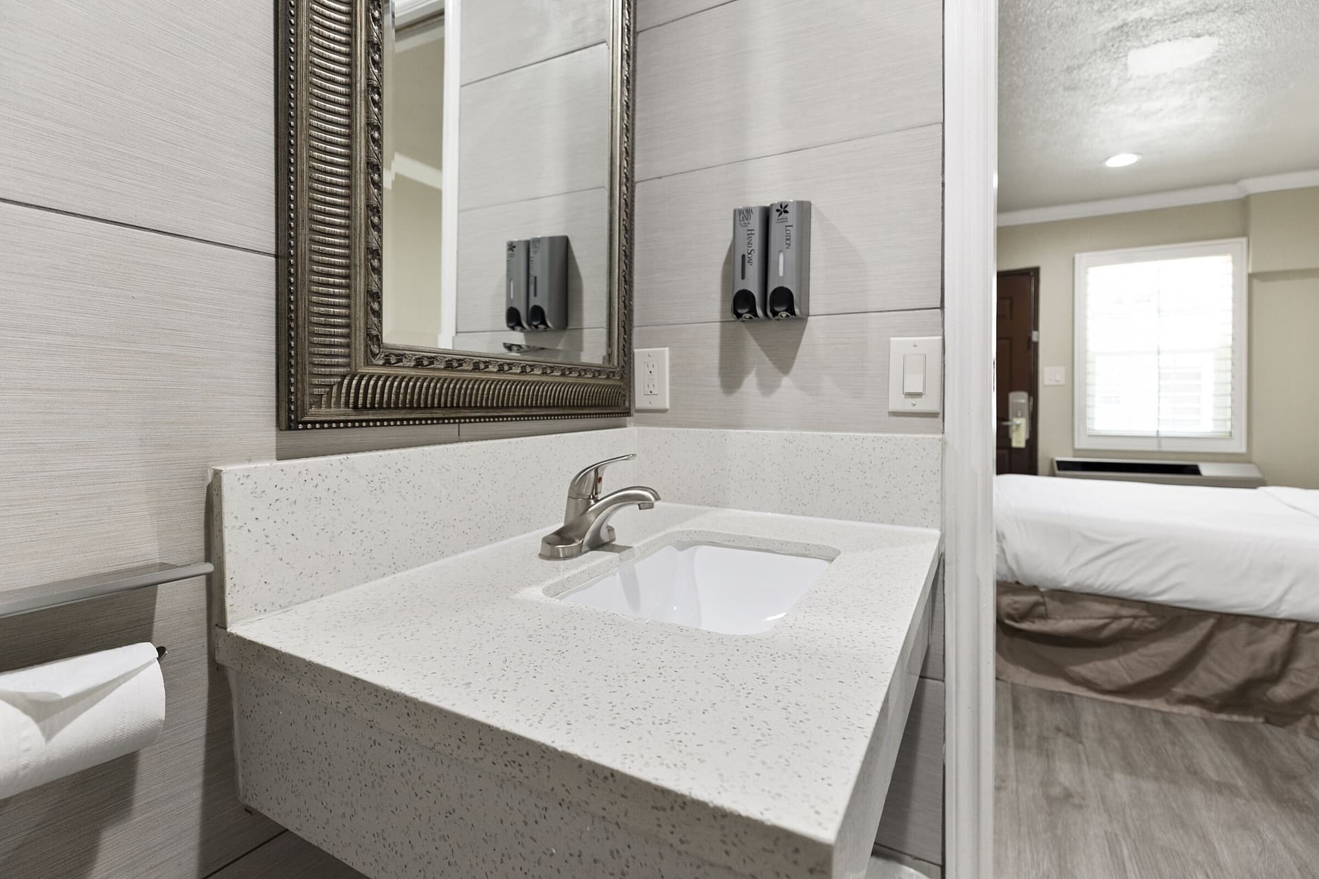 Le Blanc Inn & Suites