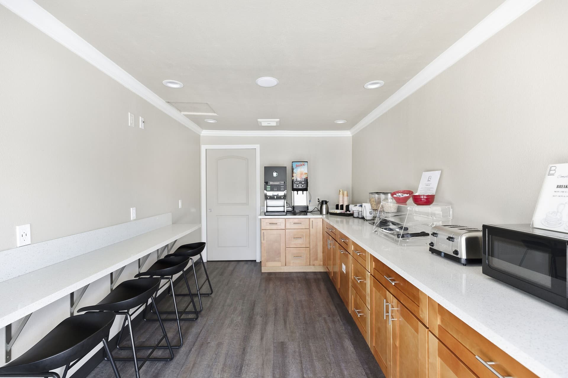 Le Blanc Inn & Suites