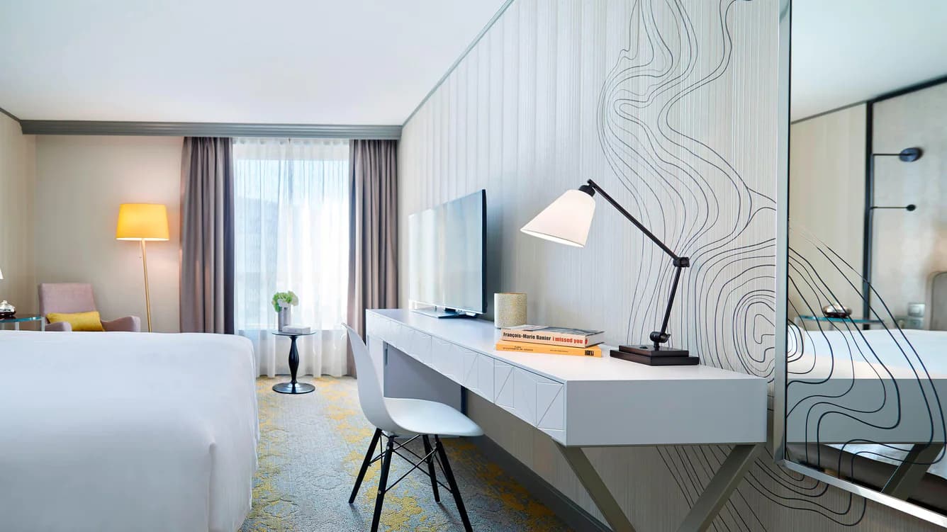 Renaissance Paris La Défense