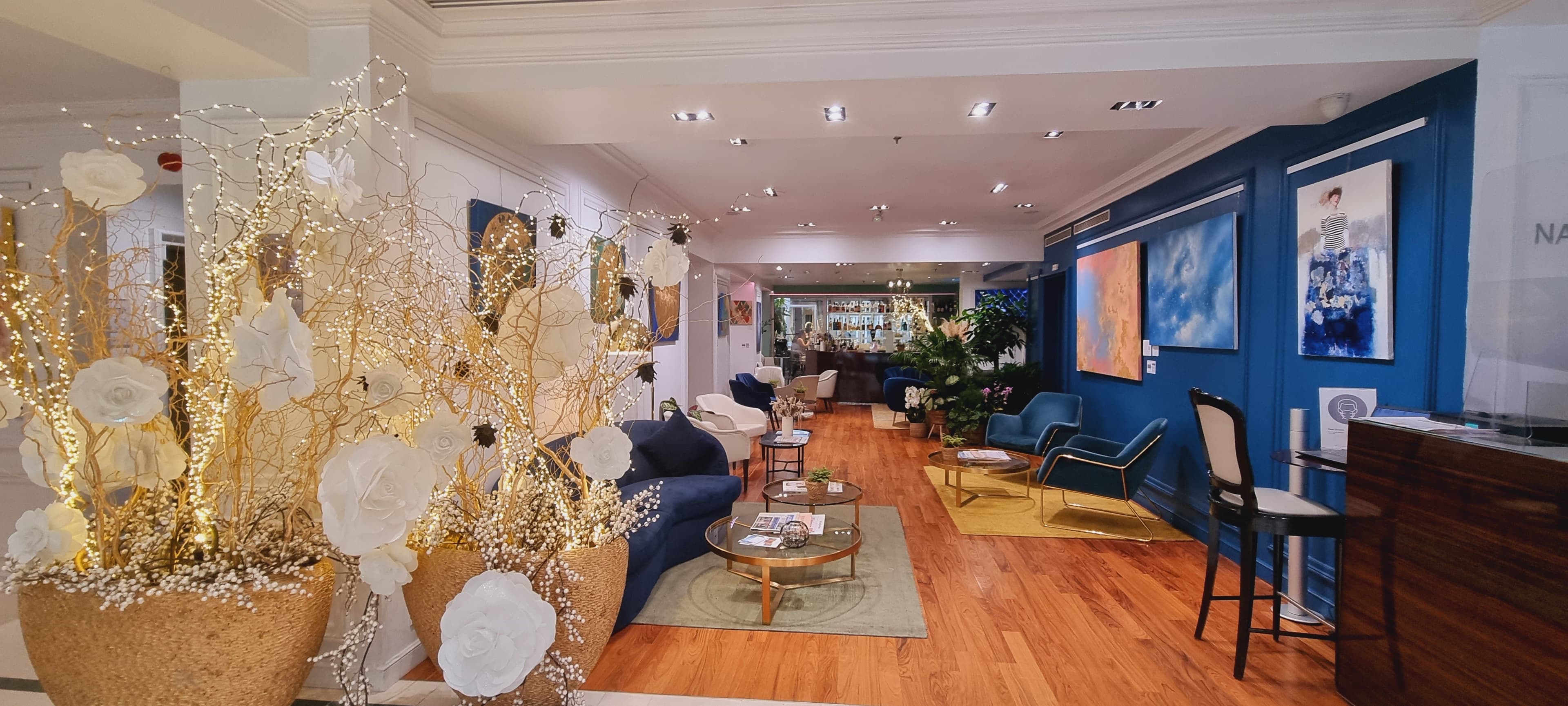 Renaissance Paris Nobel Tour Eiffel