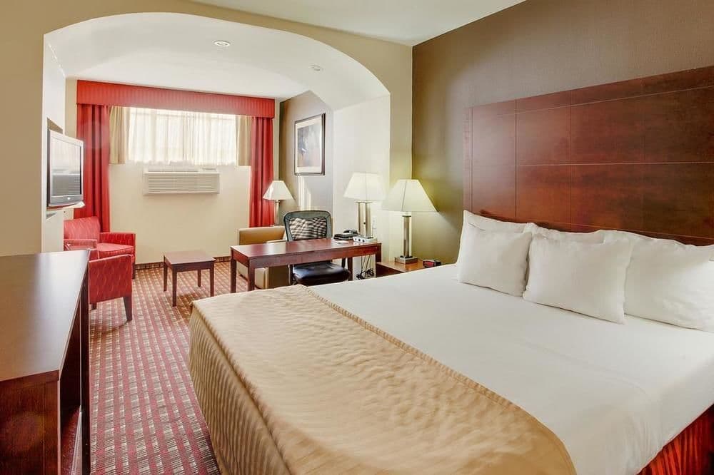 La Quinta Inn & Suites JFK Airport