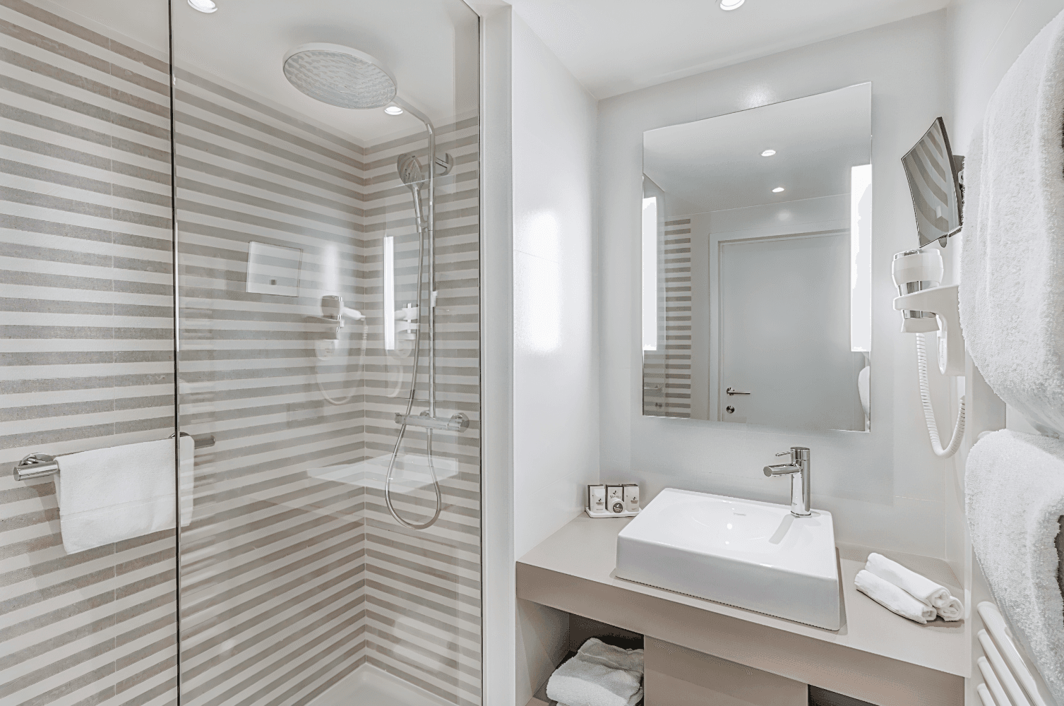 Martin's Chateau du Lac